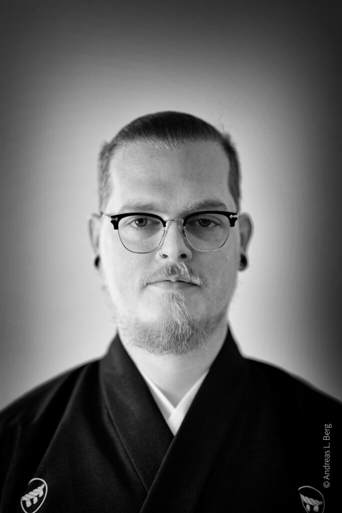 Tobias Baumgart </br>
Übungsleiter Honbu Dojo Kassel </br>
Co Trainer von Fehr Sensei </br>
6. Dan